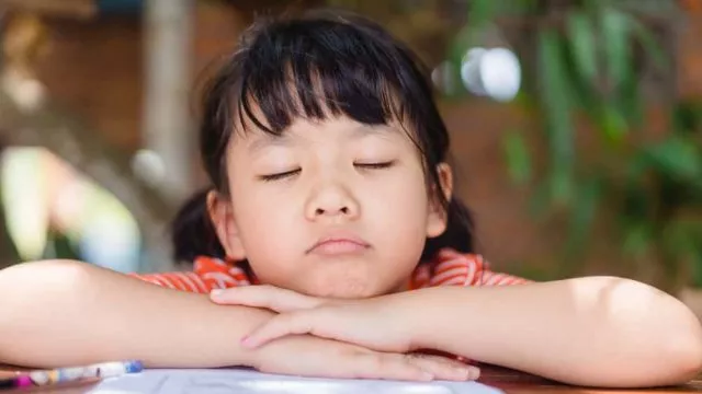 3 Trik Menghadapi Kebiasaan Anak yang Suka Menunda Tugas - GenPI.co