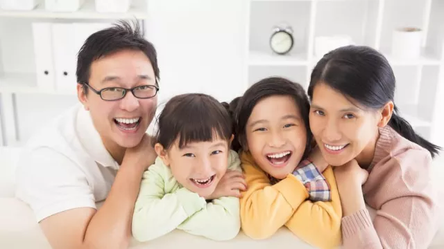 3 Kebiasaan Sederhana yang Membantu Membangun Keluarga Bahagia - GenPI.co