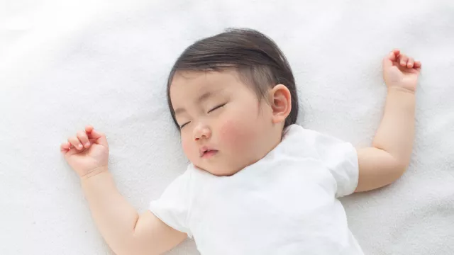 Jam Tidur Bayi yang Ideal Sesuai Usianya - GenPI.co