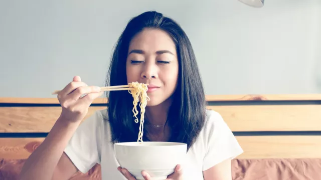 Makan Mi Instan Saat Hamil Bisa Bikin Cepat Lapar - GenPI.co