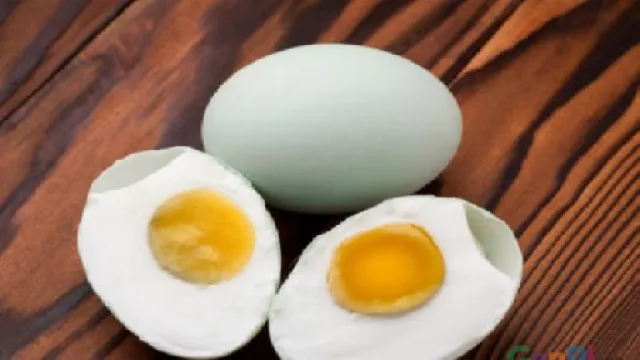 Rutin Makan Telur Asin Ternyata Khasiatnya Sangat Dahsyat! - GenPI.co
