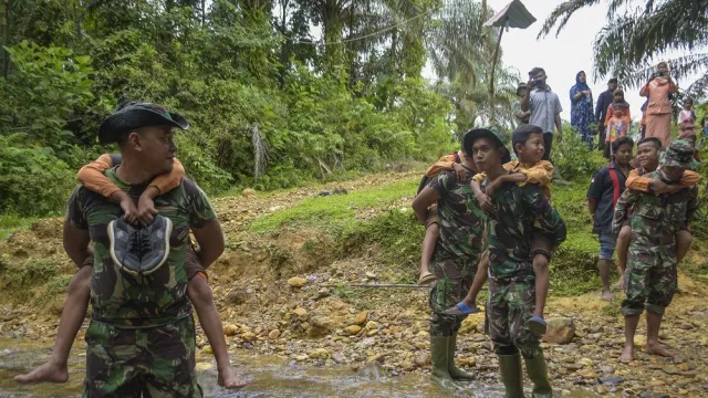 Desa Balung 'Diserbu' Tentara, ini Komentar Warga Setempat - GenPI.co