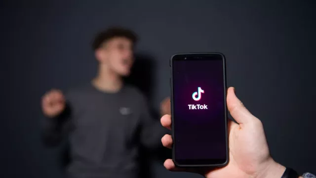 Hoki Banget! Ketiduran Malah Dapat Uang dari TikTok - GenPI.co