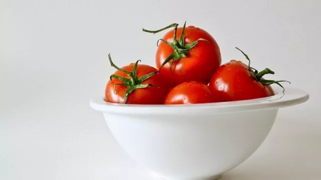 Bikin Kulit Mulus Pakai Buah Tomat, Begini Cara Membuatnya - GenPI.co