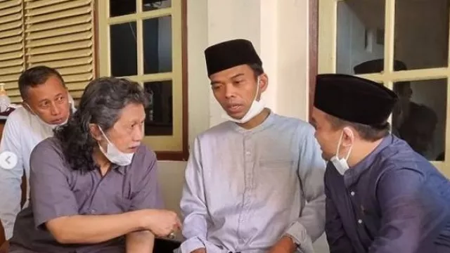 Pakar Top Beber Pertemuan Cak Nun & Ustaz Abdul Somad, Koalisi... - GenPI.co
