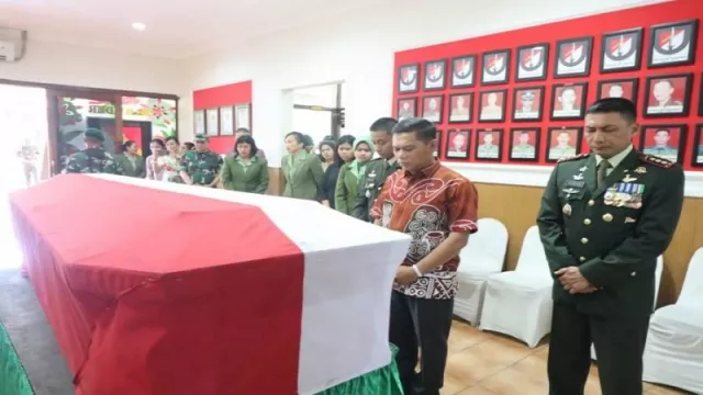 Pangdam Lepas Jenazah Praka Anumerta Sirwandi - GenPI.co