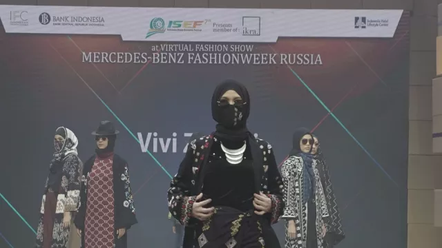Vivi Zubedi Tampilkan Tenun Sasirangan dan Sumba di Rusia - GenPI.co