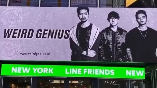 Gokil! Poster Weird Genius Mejeng di Times Square New York - GenPI.co