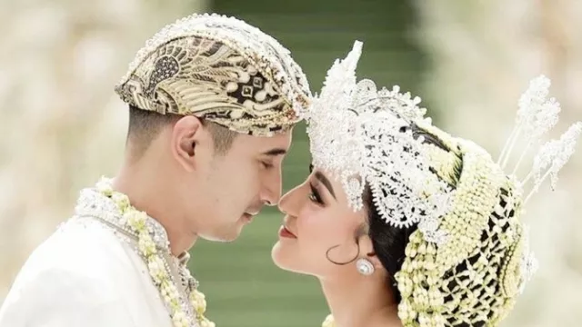 Ali Syakieb Menikah dengan Margin Wiheerm Tanpa Pacaran - GenPI.co