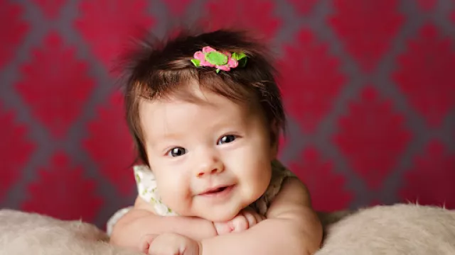 Inspirasi Nama Bayi Perempuan Kekinian, Berparas Cantik - GenPI.co