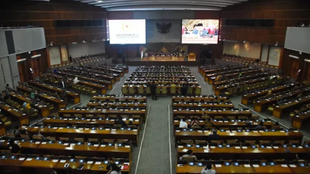 Ramai-Ramai Kecam DPRD DKI Jakarta, Aksi Walk Out Jadi Bumerang - GenPI.co