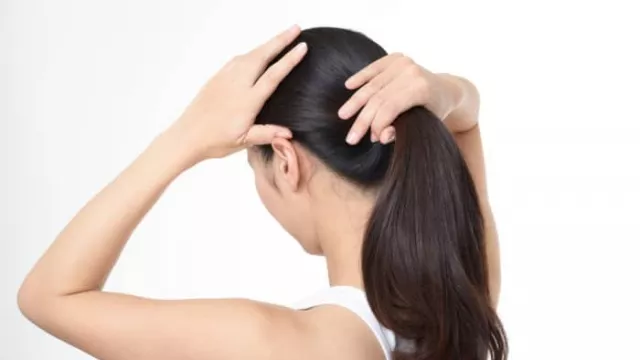 Tips Merawat Kesehatan Rambut Jika Rambut Sering Diikat - GenPI.co
