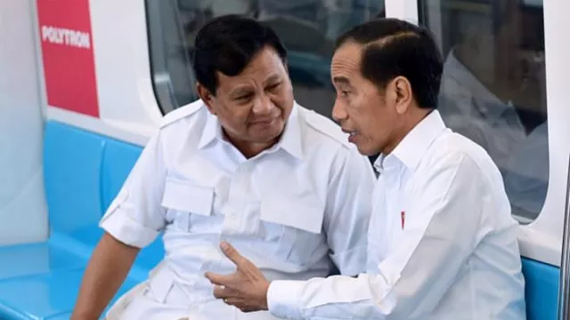 Jokowi-Prabowo Maju Pilpres, Pengamat Top Beri Komentar Menohok - GenPI.co Jokowi-Prabowo Maju Pilpres, Pengamat Top Beri Komentar Menohok - GenPI.co