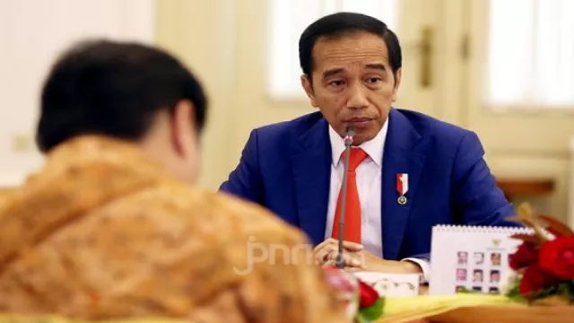 Akhirnya Jokowi Bereaksi Soal Moeldoko, Oh Ternyata... - GenPI.co