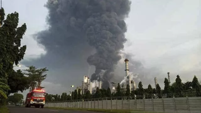 Kebakaran Kilang Minyak Balongan, Ridwan Kamil Beri Instruksi Ini - GenPI.co Kebakaran Kilang Minyak Balongan, Ridwan Kamil Beri Instruksi Ini - GenPI.co