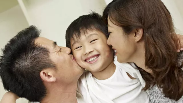 3 Persiapan Jadi Orang Tua Tiri agar Diterima Baik Anak Sambung - GenPI.co