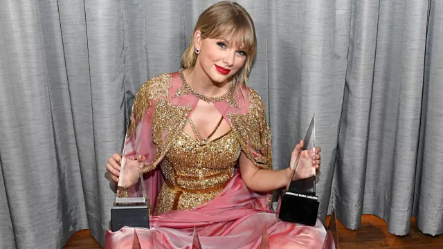 Selamat, Taylor Swift! Folklore Sukses Jadi Album Terlaris 2020 - GenPI.co