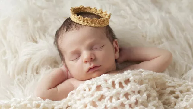 Ayah Bunda, Yuk Intip Nama Bayi Laki-Laki yang Memiliki Arti Raja - GenPI.co
