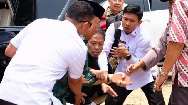 Alhamdulillah Pak Wiranto Sudah Bisa Buang Angin  - GenPI.co