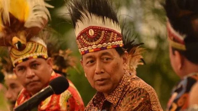Luhut Panjaitan dan Wiranto Dianggap Sudah Tak Layak Jadi Menteri - GenPI.co