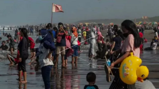 Ribuan Wisatawan Melanggar Prokes saat Libur Lebaran - GenPI.co