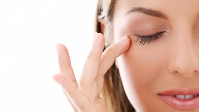 Awas, 5 Produk Skin Care Ini Jangan Diaplikasikan pada Area Mata - GenPI.co