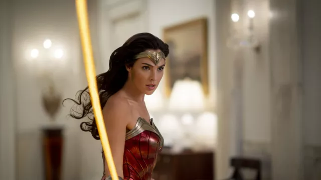 Wonder Woman Selamatkan Liburan Penggemarnya - GenPI.co