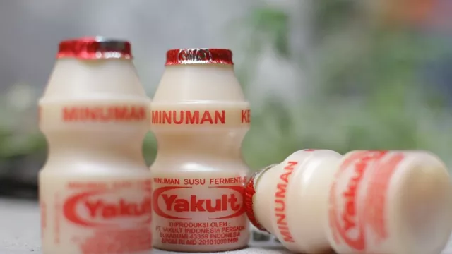 Rutin Minum Yakult Ternyata Khasiatnya Sangat Dahsyat - GenPI.co