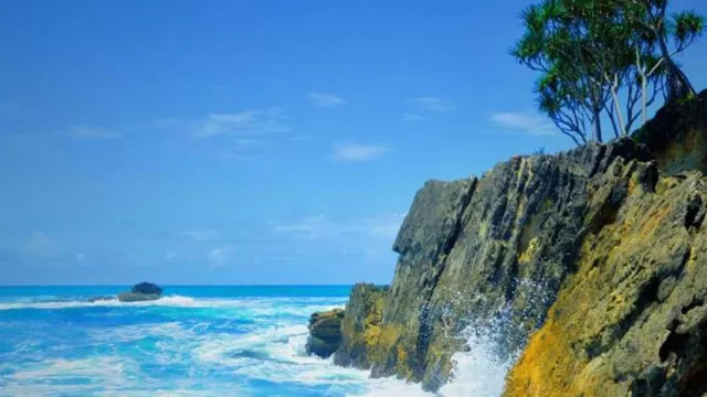 Pantai Batu Hiu Tawarkan Keindahan Samudera Hindia - GenPI.co JABAR