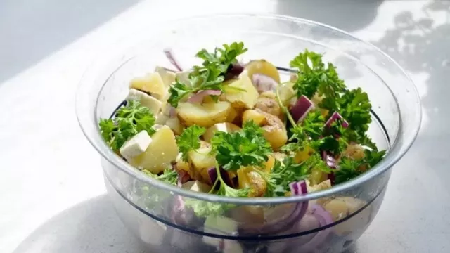 5 Cara Mudah Mengolah Salad Kentang Agar Terasa Lebih Enak - GenPI.co JABAR