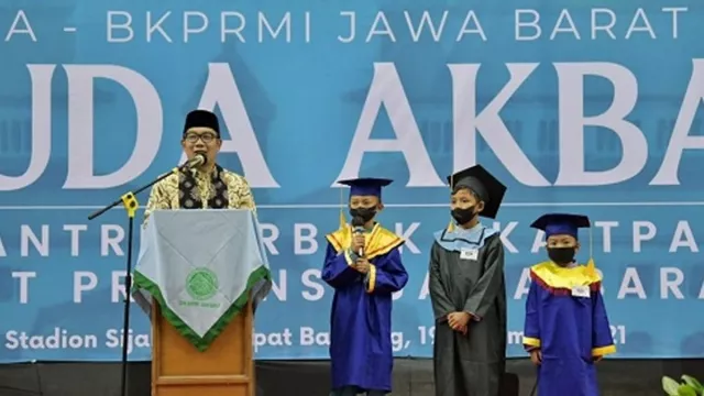 Ridwan Kamil Mewisuda 1.500 Santri di Kabupaten Bandung - GenPI.co JABAR