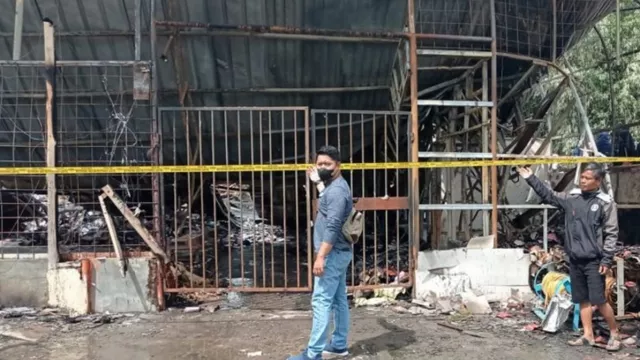 Pekerja Tewas Akibat Kebakaran Pabrik Lilin di Garut - GenPI.co JABAR