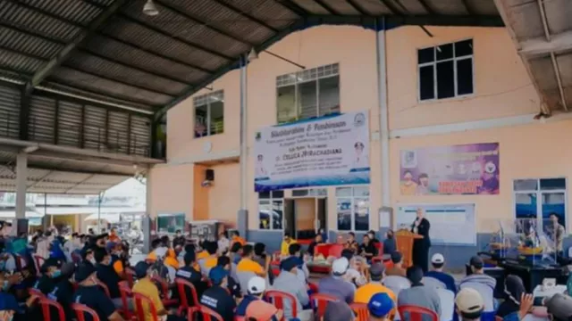 Pemkab Karawang Salurkan Bantuan Paceklik untuk Nelayan - GenPI.co JABAR Pemkab Karawang Salurkan Bantuan Paceklik untuk Nelayan - GenPI.co JABAR
