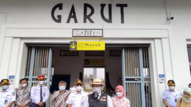 Gubernur Jabar Minta Menhub Segera Resmikan Jalur KA Cibatu-Garut - GenPI.co JABAR