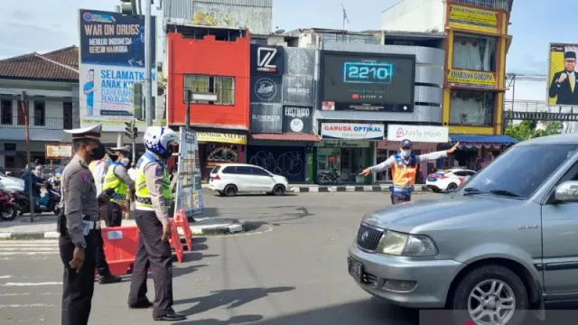 PPKM Level 2, Polres Sukabumi Kota Berlakukan Ganjil Genap - GenPI.co JABAR