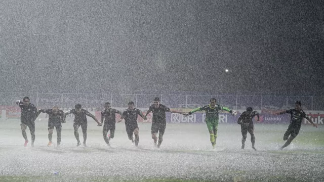 Bukan Hanya Pemain, Banyak Staff Persib Bandung Habis Kontrak - GenPI.co JABAR