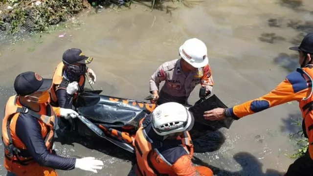 Innalillahi, Seorang Lansia Tewas Akibat Banjir di Bandung - GenPI.co JABAR