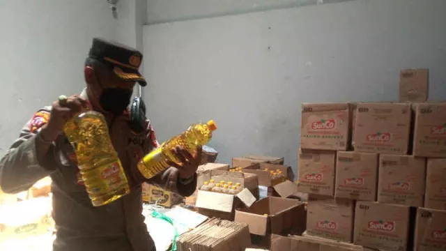 Polisi Buru Penimbun Minyak di Kota Cirebon, Begini Strateginya - GenPI.co JABAR