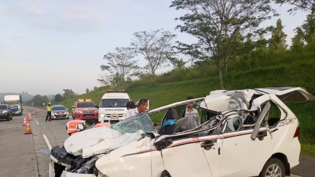 Gara-Gara Sundul Truk, 1 Orang Pengemudi Mobil Meninggal Dunia - GenPI.co JABAR