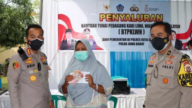 PKL di Kota Cirebon Dapat Rezeki Nomplok dari Polisi, Hamdallah - GenPI.co JABAR