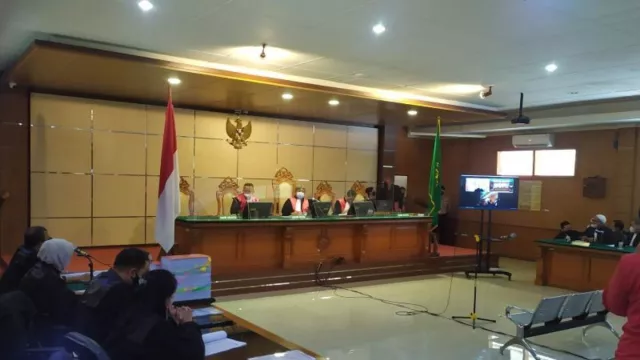 Bahar Smith Tolak Hadir Hadiri Sidang Dakwaan, Ini Alasannya - GenPI.co JABAR Bahar Smith Tolak Hadir Hadiri Sidang Dakwaan, Ini Alasannya - GenPI.co JABAR