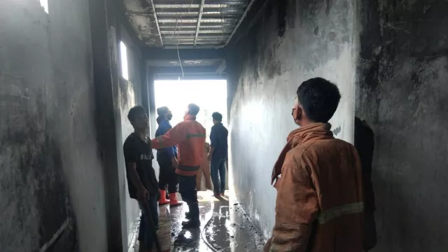 Gudang Penyimpanan Barang Pesantren Nurul Ikhlas Depok, Terbakar - GenPI.co JABAR