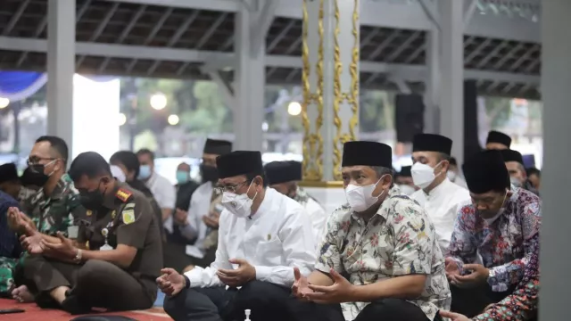 Umat Muslim Full Senyum, Pemkot Bandung Izinkan Tarawih Berjamaah - GenPI.co JABAR