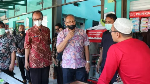 Pemkab Bogor Sidak Pasar Cisarua, Temuannya Bikin Bahagia - GenPI.co JABAR
