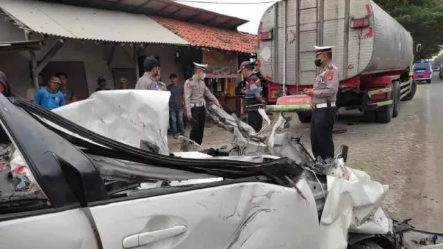 Kecelakaan Mengerikan di Pantura Cirebon, 6 Korban Tutup Usia - GenPI.co JABAR
