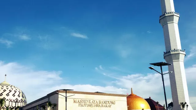 Wisata Religi di Masjid Raya Bandung, Saksi Sejarah Kota Bandung - GenPI.co JABAR