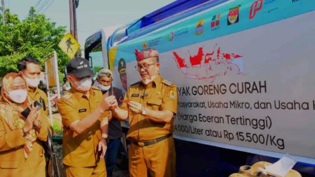 Pemkab Cirebon Gerak Cepat Atasi Kelangkaan Minyak Goreng Curah - GenPI.co JABAR Pemkab Cirebon Gerak Cepat Atasi Kelangkaan Minyak Goreng Curah - GenPI.co JABAR