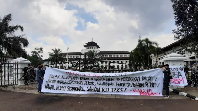 Polisi Tindak Tegas Anarko di Bandung Sebelum Demo Mahasiswa - GenPI.co JABAR