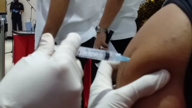 Vaksinasi Booster di Karawang Masih Rendah, Baru 18 Persen - GenPI.co JABAR