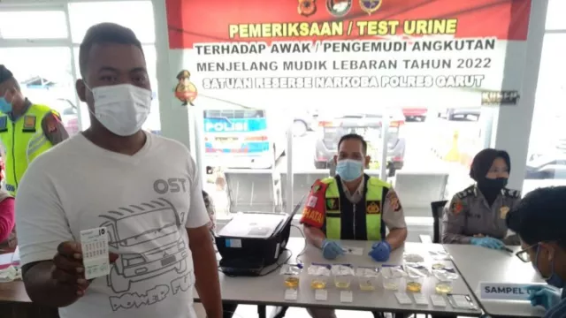 Polisi Gelar Tes Urine di Terminal Guntur, Hasilnya Mengejutkan - GenPI.co JABAR